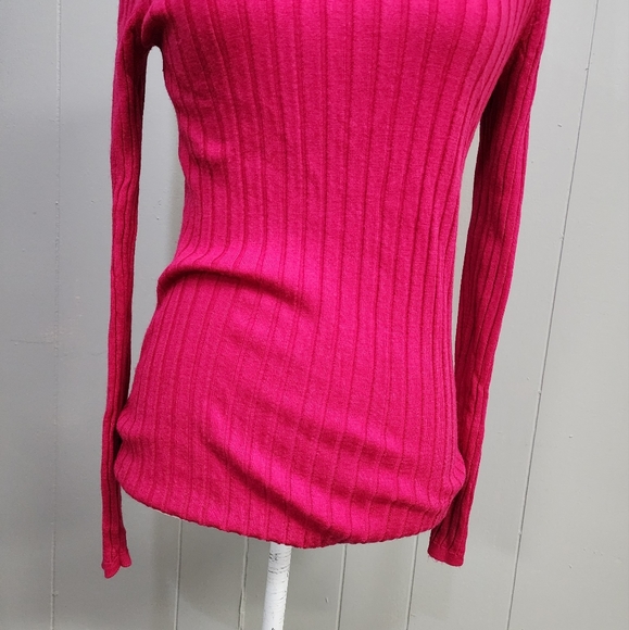 Banana Republic 100% Merino Wool Dark Pink Sweater - Picture 3 of 10